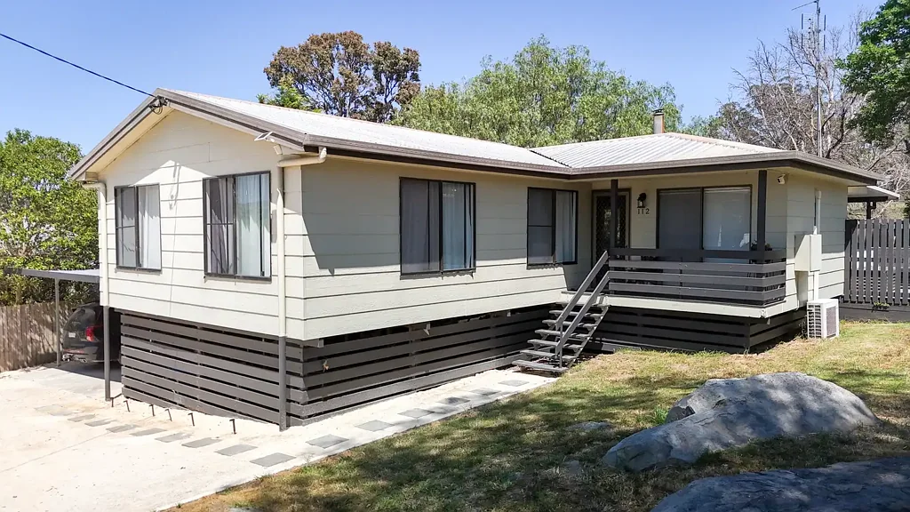 Tenterfield 3chambre Move-In Ready with Space, Style and Comfort