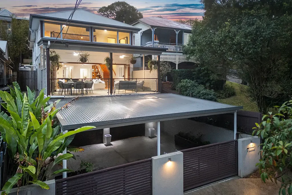 Bardon 4房 Norman Buchan对面临街 405m²高地块 四卧三卫 精心设计 公园景观 精英学区 便捷设施 LUXURY CONTEMPORARY HOME OPPOSITE PARKLAND