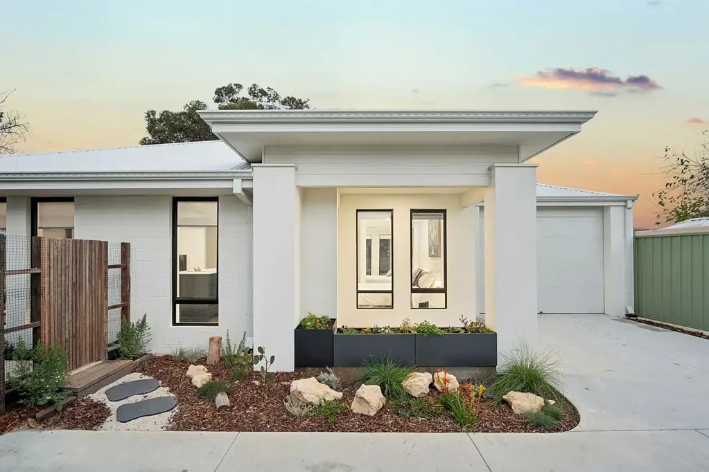 Coolbellup 3침실 CONTEMPORAY LIVING. PERFECTLY EXECUTED