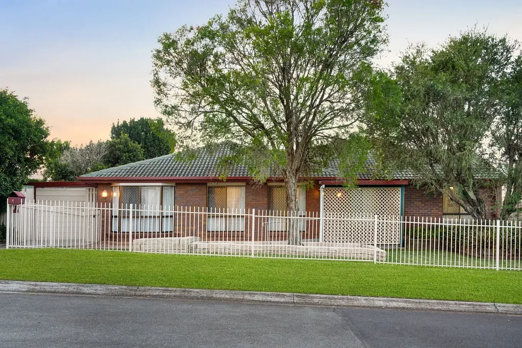 Boronia Heights 3બેડરૂમ **AVAILABLE** Potential Plus on a Generous Block - Flexible Living with Endless Possibilities! Be QUICK!!!