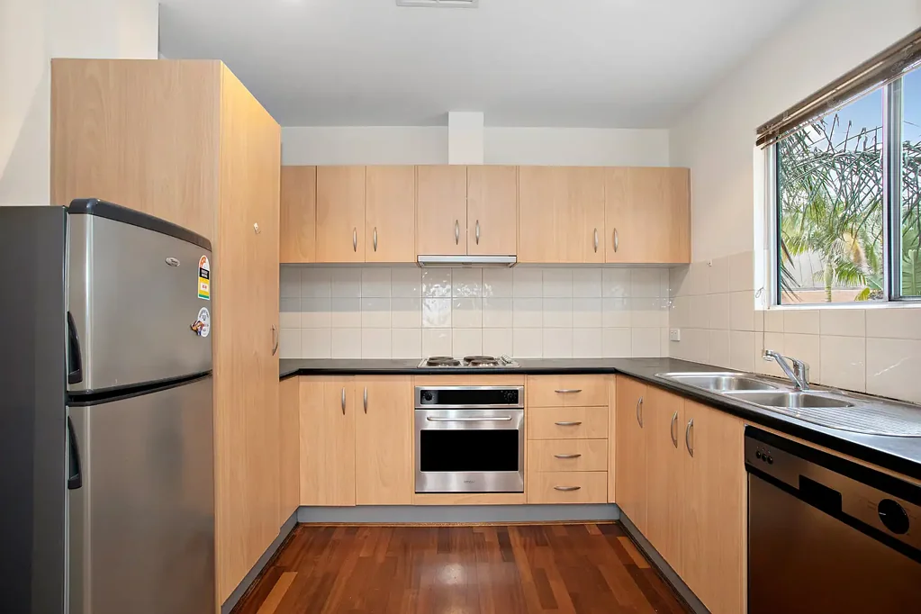 Modern Inner-City Townhouse – Stylish & Secure