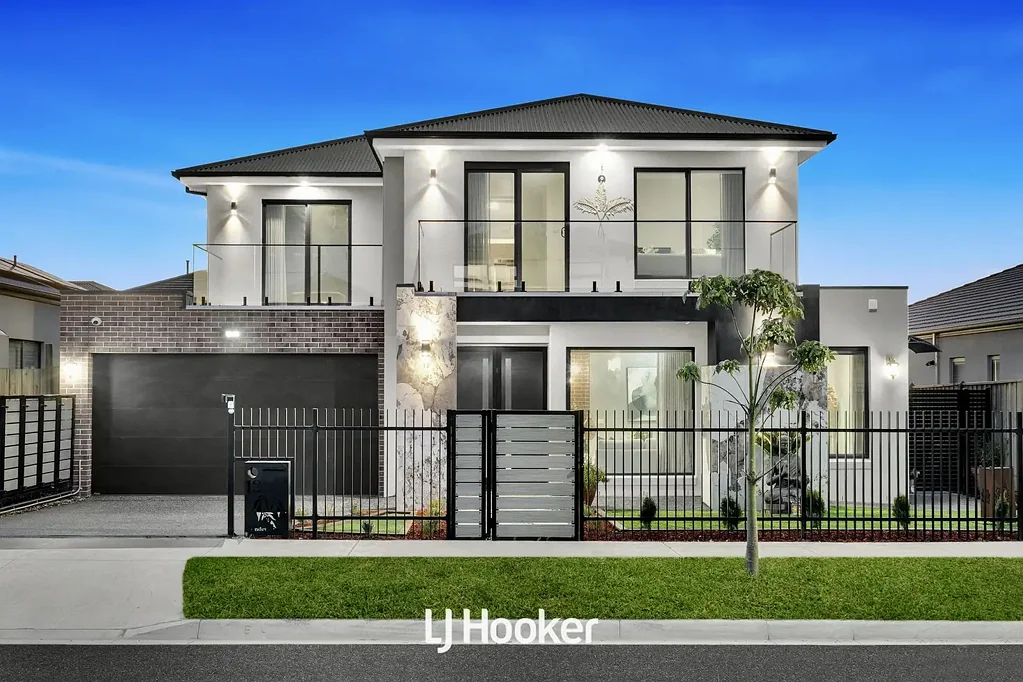 Clyde North 5कमरा Custom-Built Luxury with Dual Master Suites, Heated Pool & Exceptional Family Living!