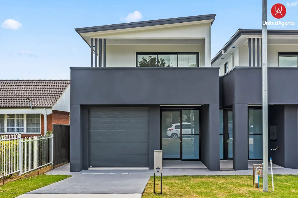MODERN TOWNHOUSE FOR LEASE