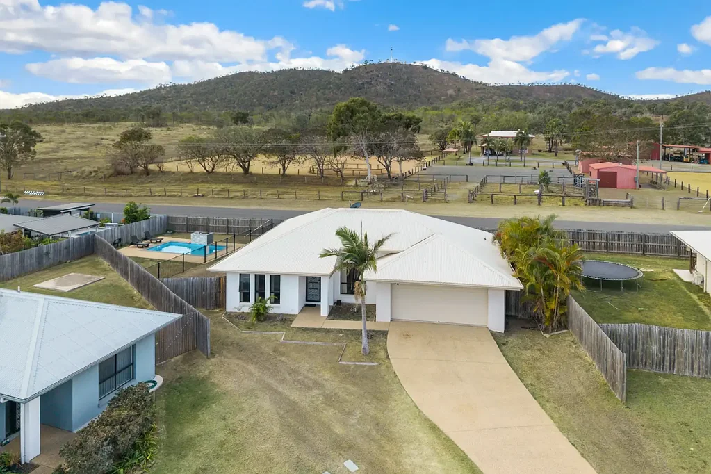 Parkhurst 4房  Family Living with a Pool in a Quiet Parkhurst Cul-de-Sac