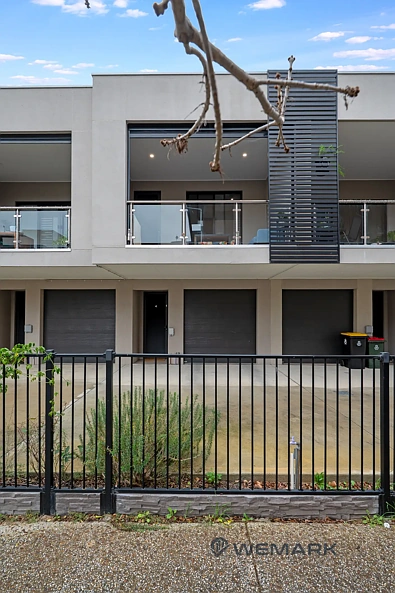 Mawson Lakes 3chambre Modern, Low-Maintenance Living in the Heart of Mawson Lakes
