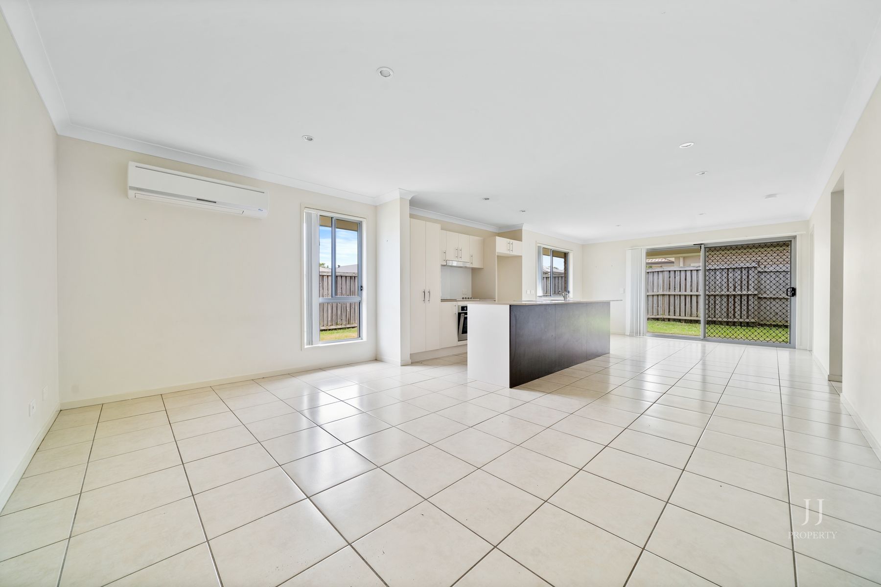 112 DARLINGTON DR, YARRABILBA QLD 4207, 0 habitaciones, 0 baños, House