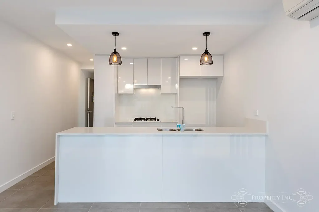 Boutique Complex and Perfectly Positioned