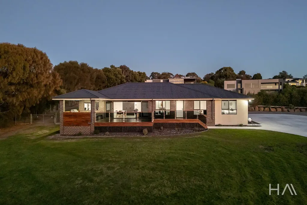 Legana 4ਬੈੱਡਰੂਮ Water Views, Privacy & a Powered Shed Pad – The Dream Starts Here!