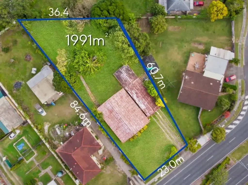 Loganholme 3房 DA获批12套联排别墅 1,991m²开发用地 现有Airbnb收入 高需求增长走廊 优化产品组合 无缝接入M1 DA-Approved 12 Townhouse Site - High-Yield Development Opportunity