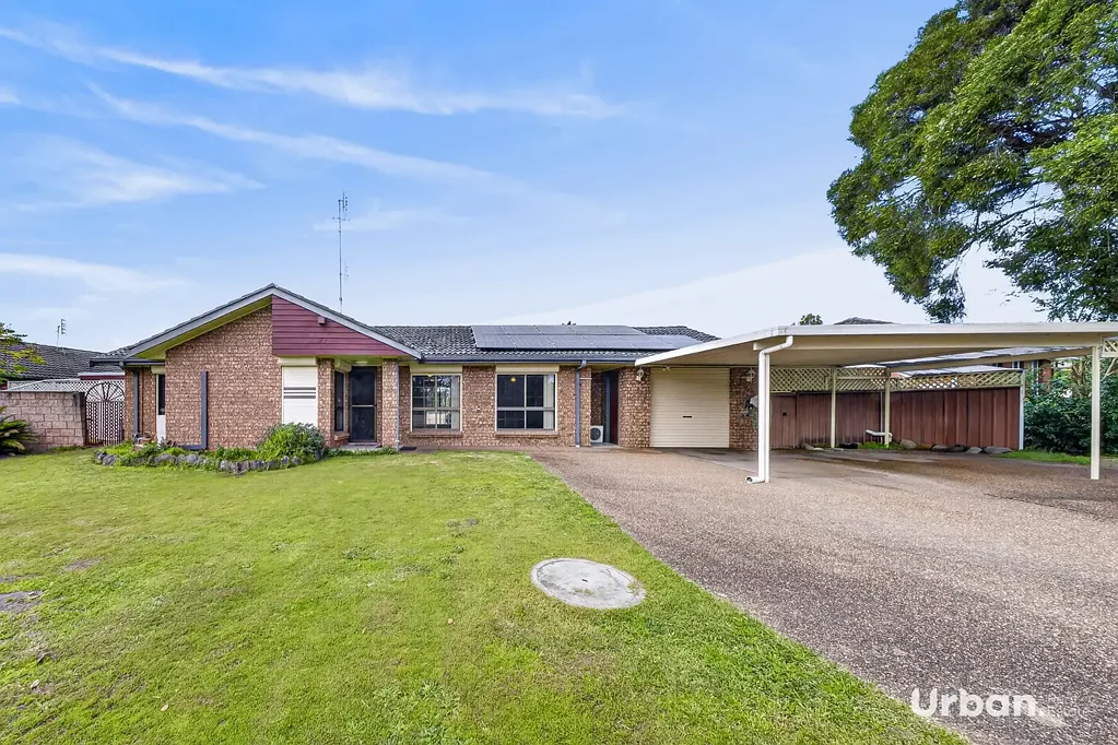 Rutherford 3 Bedroom Family Living With Poolside Retreat On Over 800m²
