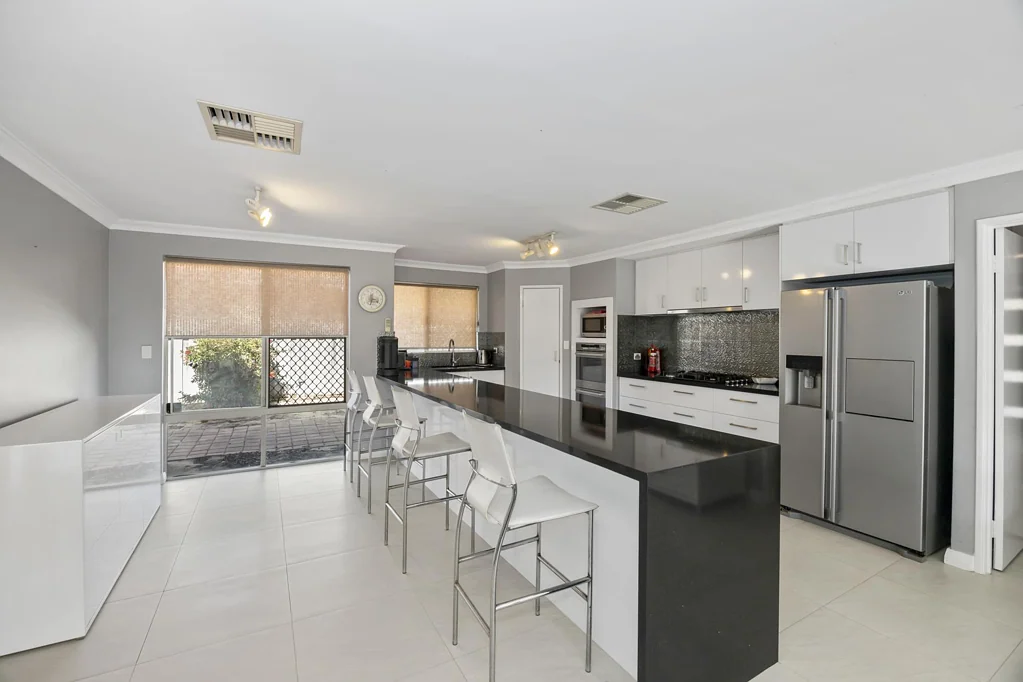 4 Oakwood Court, Currambine, WA 6028