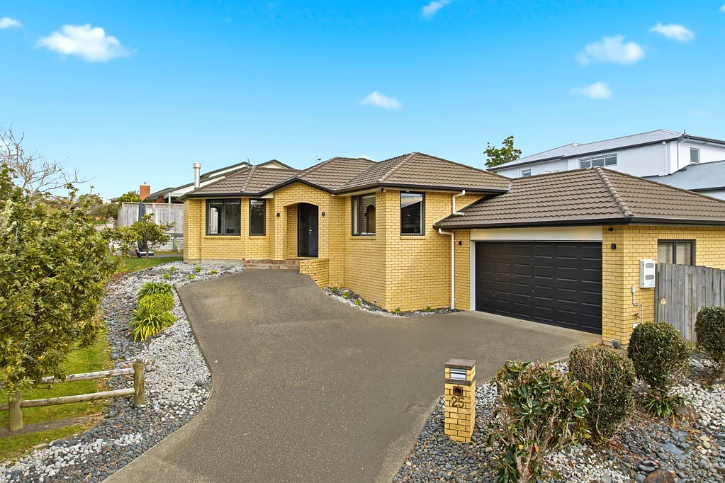Greenhithe 4Moenga First Time on the Market - Easy-Care Living Be...