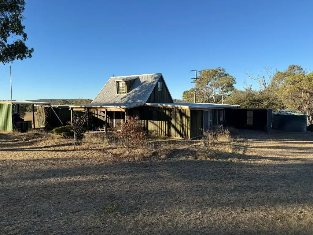 Sugarloaf 3 Bedroom A little hard work and creative mind is all you need for this property