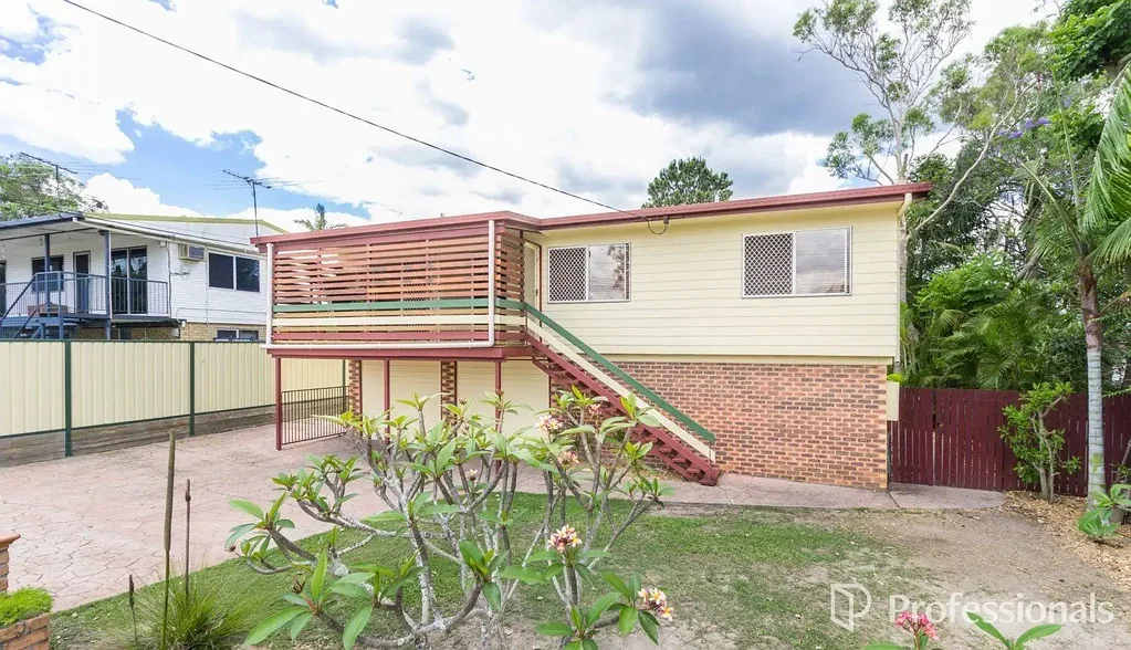 High set Home in a Quiet Crestmead Cul-De-Sac
