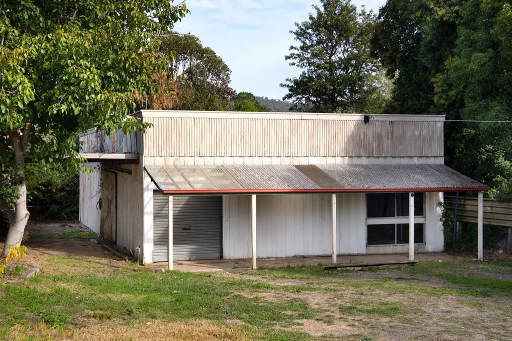 Castlemaine 2 Bedroom Prime Duke Street Opportunity – Renovate, Reimagine or Redevelop (STCA)