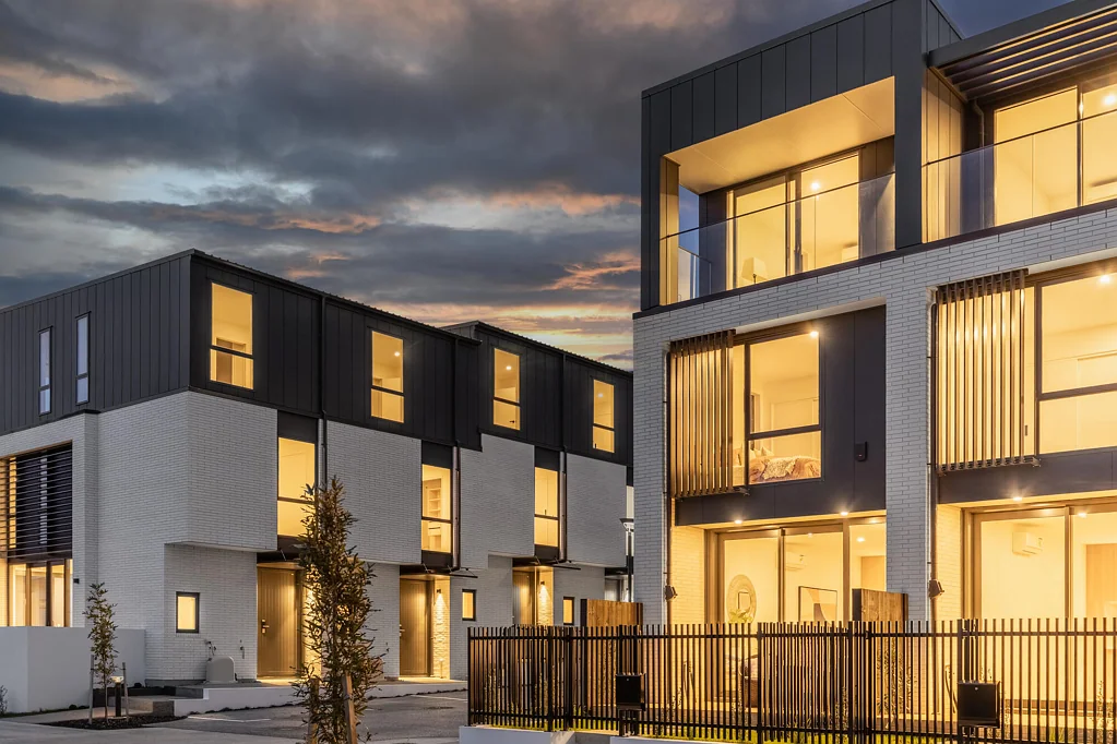 Flat Bush 3Kwarto Corner Townhouse | Freehold | Reserve Views