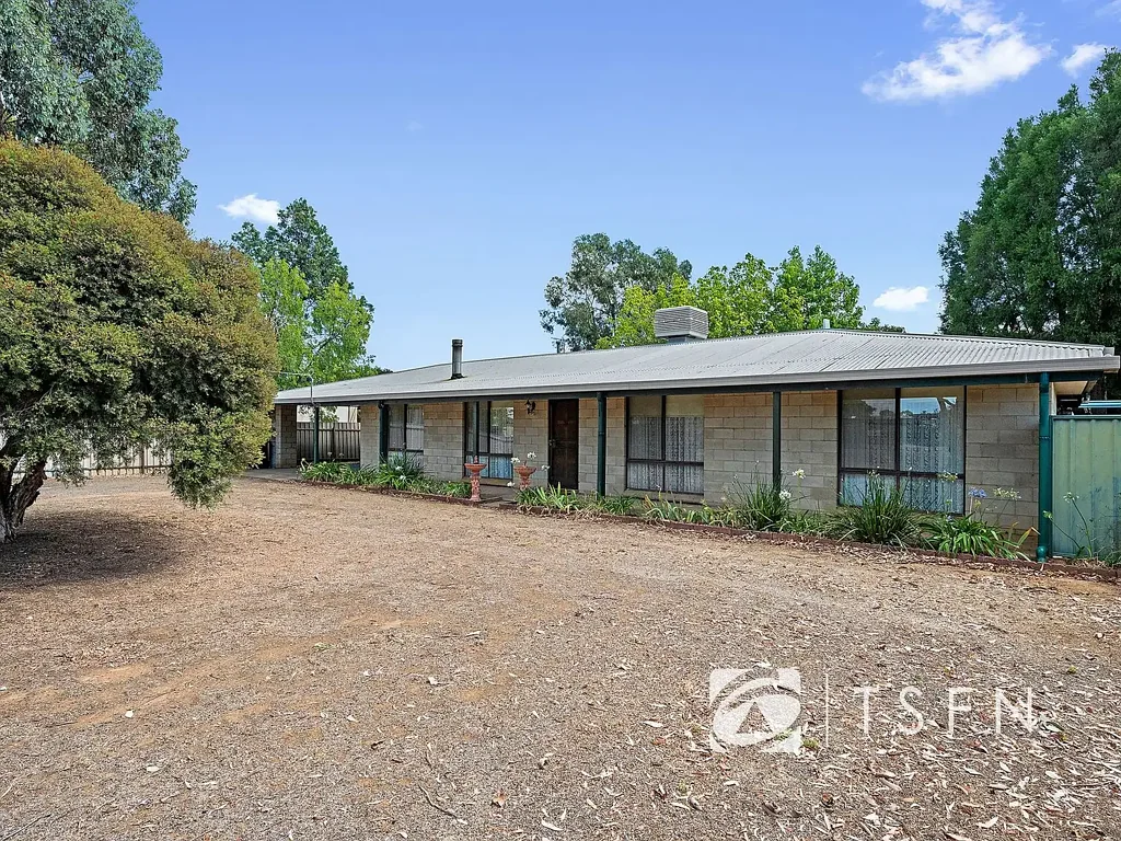 9 Pine Grove, Goornong, VIC 3557