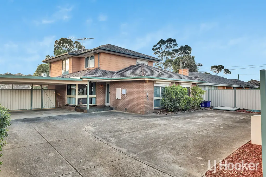 Melton 6Habitaciones Expansive Family Living with Room for Everyone