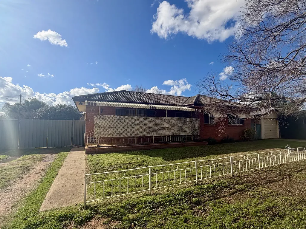 Central Dubbo Convenience - 3 Bedroom Brick Home