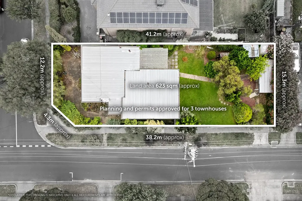 Moorabbin 3房 珍贵地块 3卧住宅 宽敞布局 近火车站购物中心 开发潜力无限 Corner Classic With Approval for 3 Townhouses