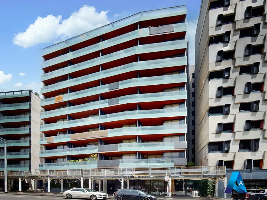 Carlton 2房 优越地段 Bravo公寓 高端安全设施 北向视野 Lincoln Square旁 便捷交通 教育资源环绕 BBQ屋顶花园 极致生活体验 Modern Elegance in the Heart of Cosmopolitan Carlton: Stunning 2-Bedroom Apartment with Designer Details