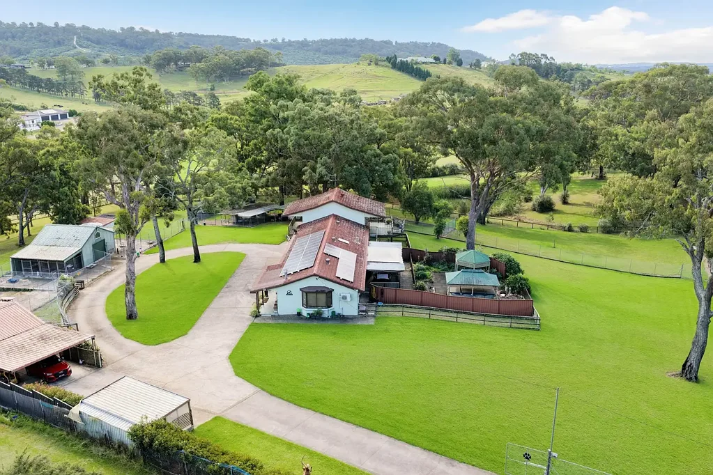 Menangle 4Habitaciones Five Acres of Lifestyle, Dual Living & Canine Paradise