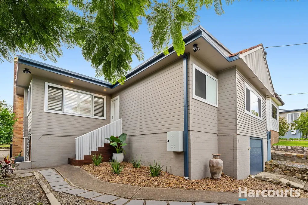 North Lambton 2房  Classic Charm, Modern Updates, and a Sunlit North-Facing Backyard