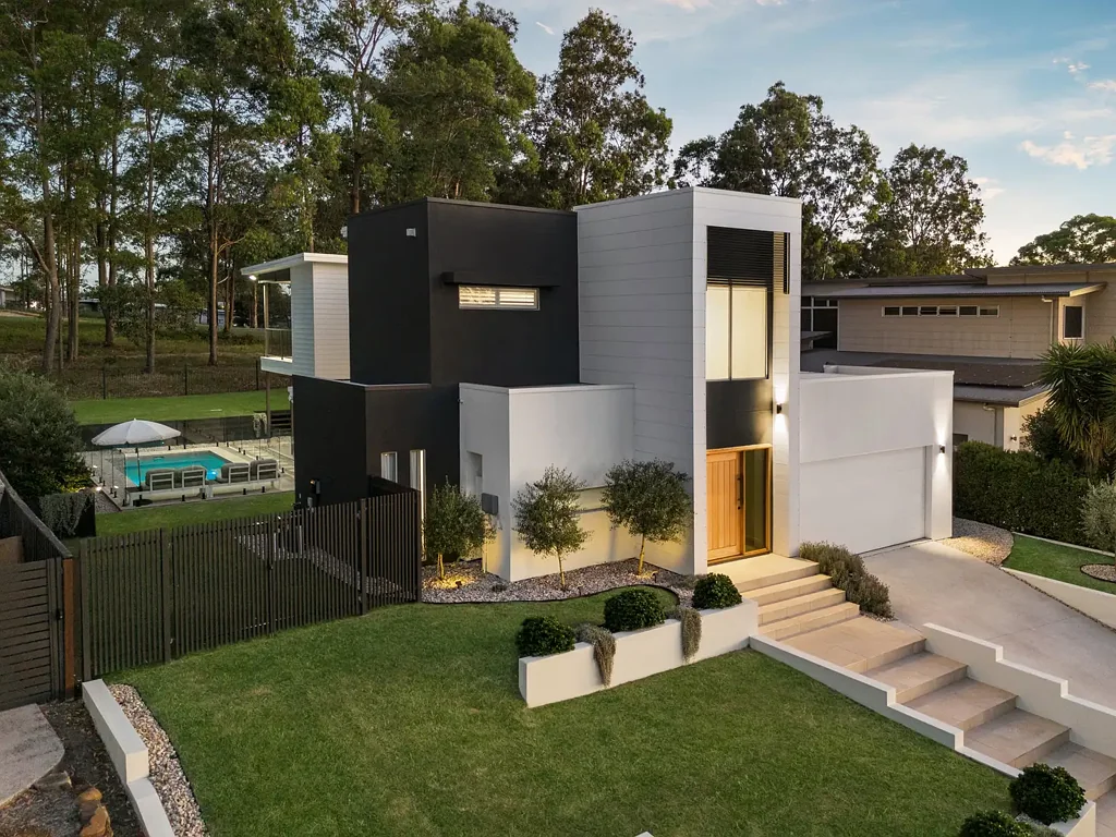 Brookwater 4 Bedroom Exquisite Family Home with Golf Course Frontage and Year-Round Outdoor Living