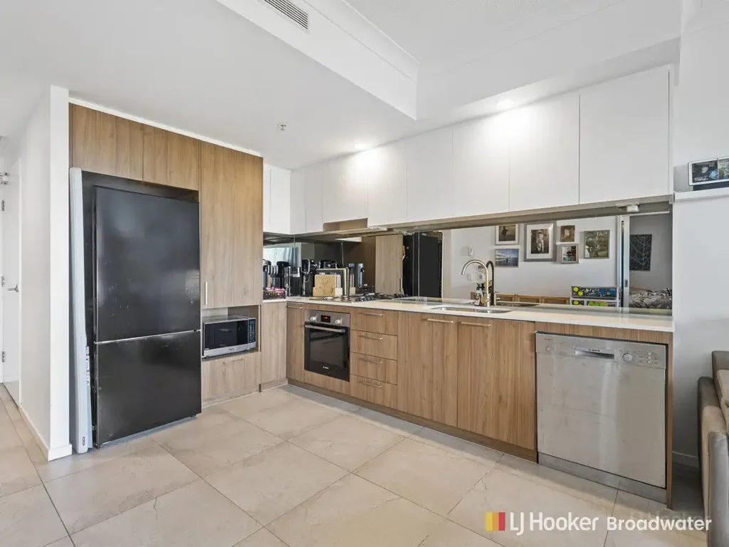 Labrador 2房  MODERN EASY LIVING, UNINTERRUPTED BROADWATER VIEWS
