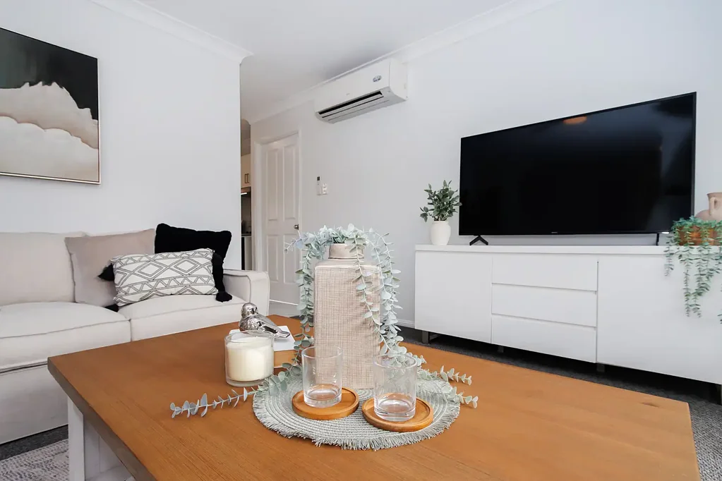 Springfield 4Phòng ngủ Renovated Family Home on 600sqm in Quiet Springfield Pocket