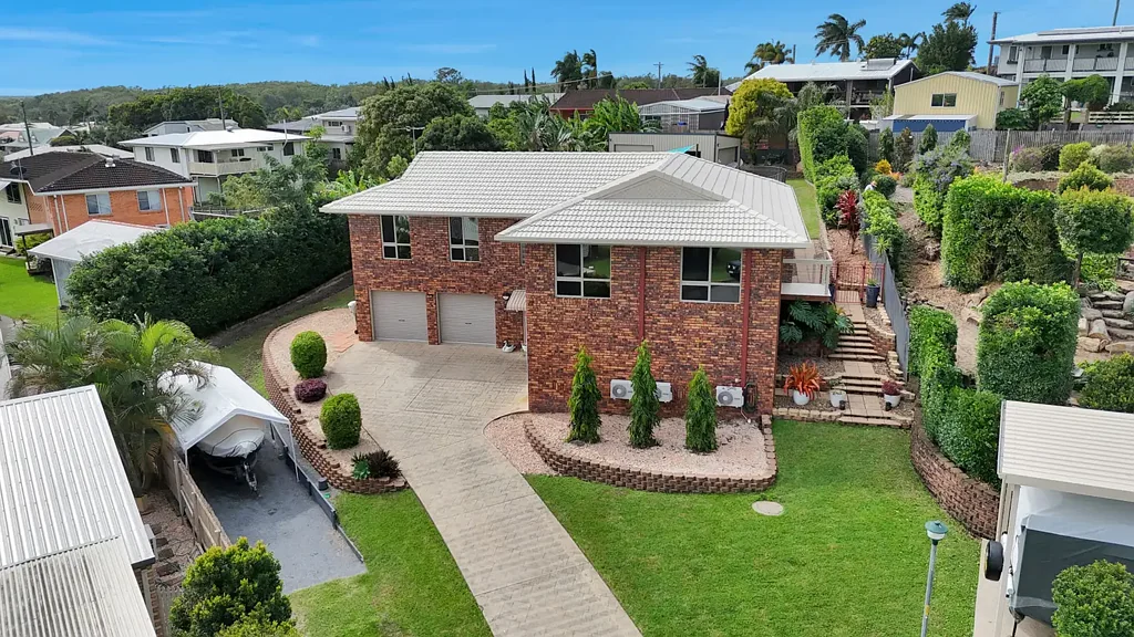 Beaconsfield 4ห้องนอน Dream Home Alert: Views, Pool & Fresh Renovations!