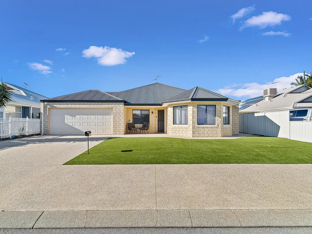 Dudley Park 4 Bedroom Freshly Renovated Family Entertainer with Poolside Appeal