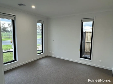 94 Dutchelm Avenue, Werribee, VIC 3030, 4房, 2浴, House