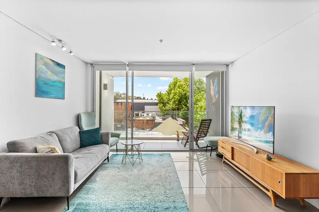 Woolloomooloo 1房 北向采光佳 石材厨房精装 阳台全年享 露台泳池桑拿 步行市中心 Light-Filled North-Facing Home in a Prime City-Fringe Location