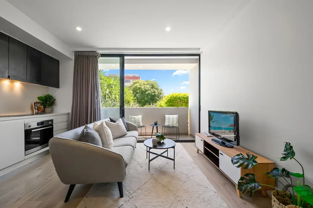 LARGE MODERN STUDIO APARTMENT WITH BALCONY