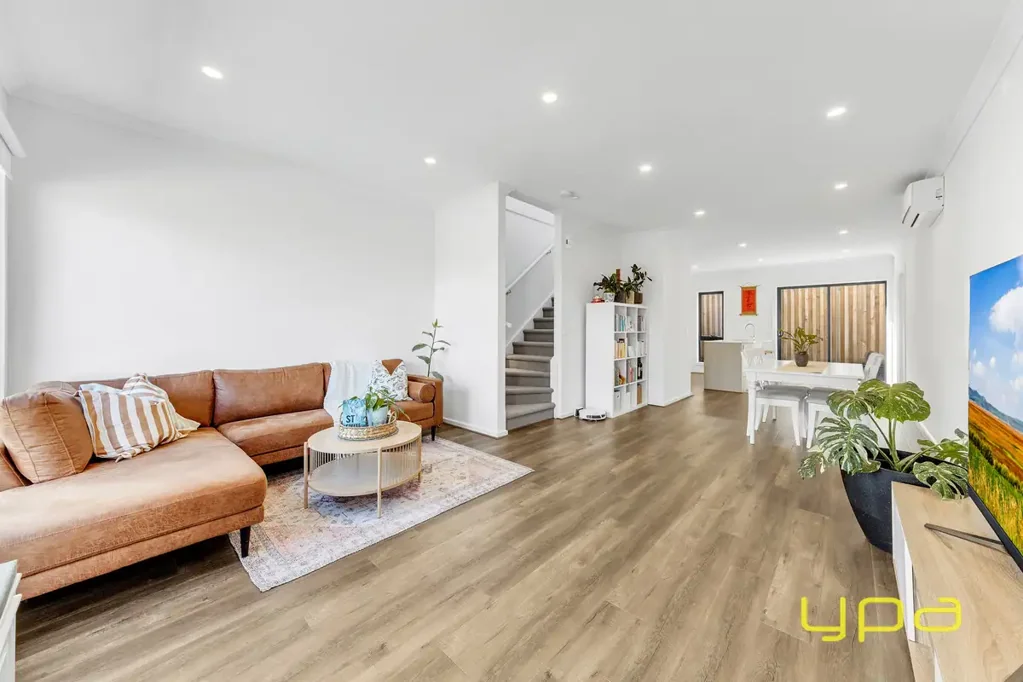 Cranbourne West 3Moenga Immaculately Presented 3-Bedroom Townhome – No Body Corporate!