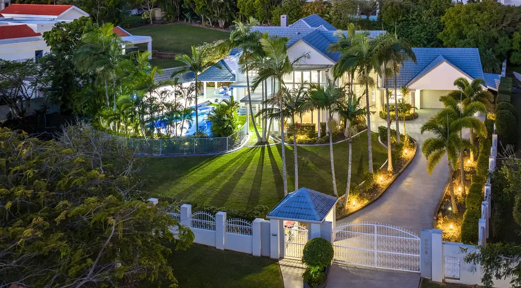 Hope Island 4房  Your Private Garden Estate — Make 6008 Home Before Christmas