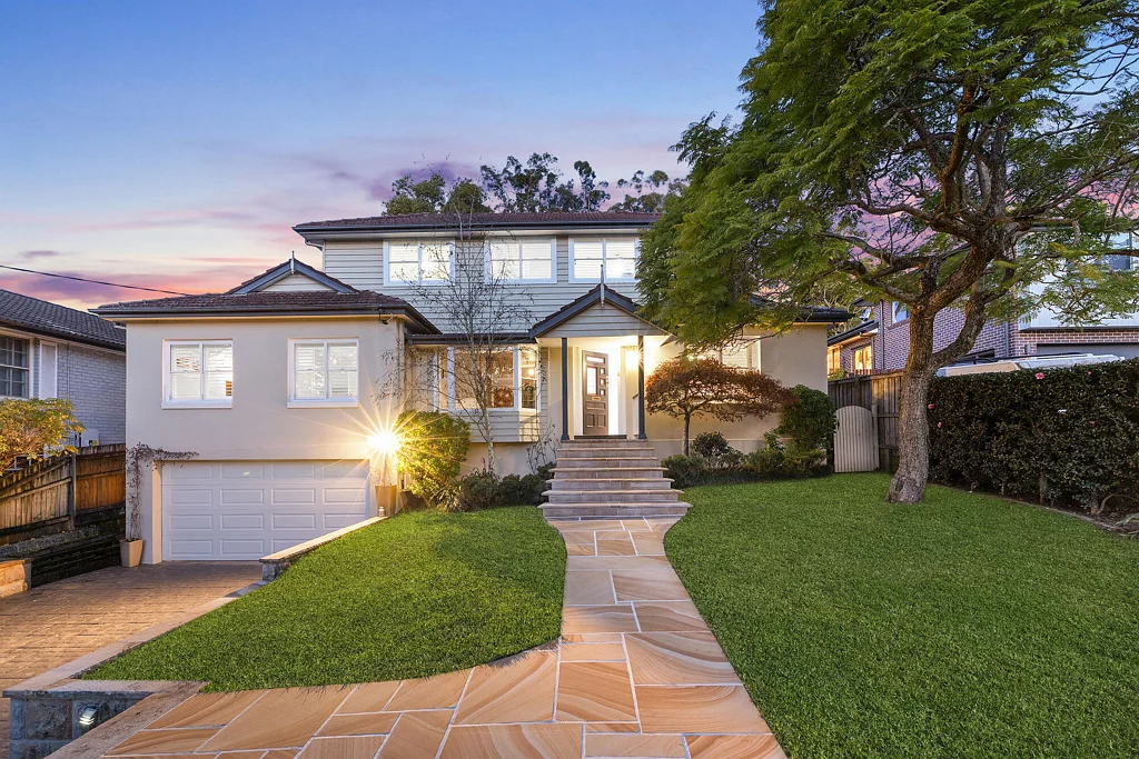 Wahroonga 5Kwarto Sun-drenched entertainer with timeless character
