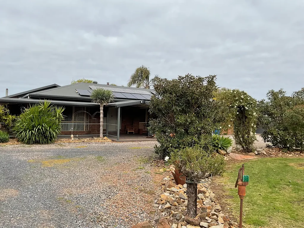 FULLY FURNISHED RURAL PROPERTY