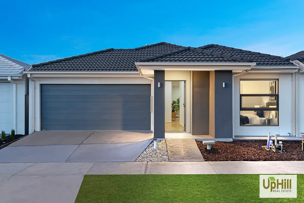 16 Bohemian Rd, Clyde, VIC 3978