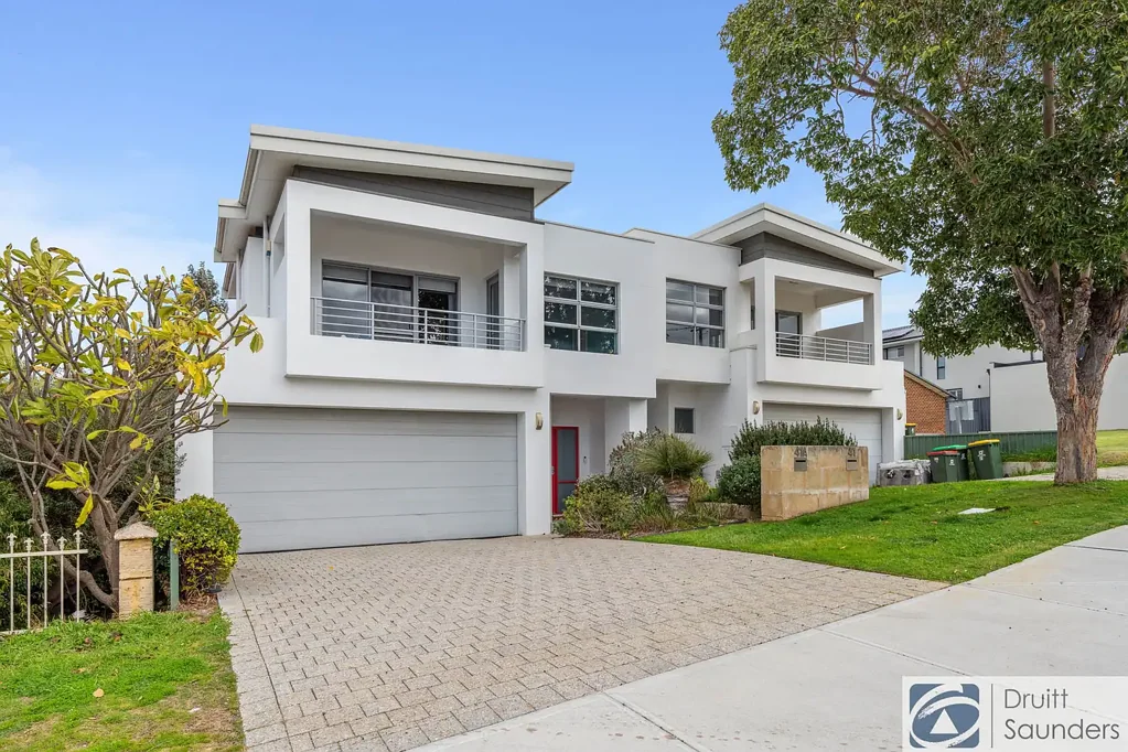 Designer family home in sought after location
HOME OPEN TUESDAY 25 AUGUST AT 10.15AM SHARP!