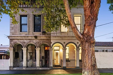 South Melbourne 3房 湖畔黄金地段的时代优雅 Period Elegance in a Coveted Lakeside Locale