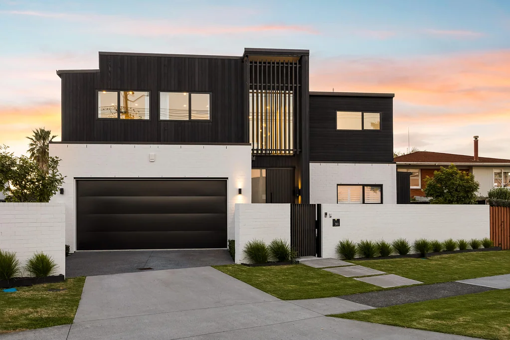 Mairangi Bay 5 Bedroom Elevated Modern Living | Coastal Location