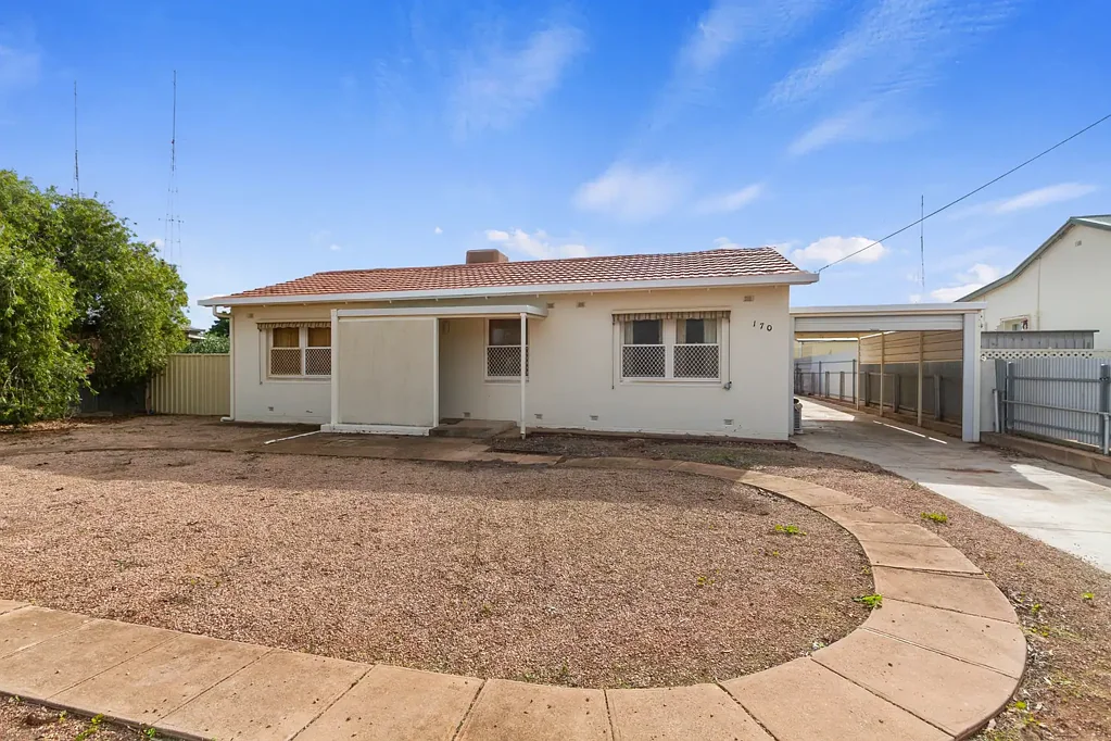 Risdon Park 2غرفة نوم Solid double brick home fully furnished with billliard and pool tables, pinball machine and video game.
