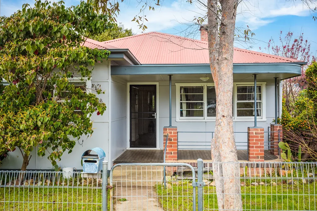 Pambula 2房  Pambula Village Cottage - Residential or Business Opportunity