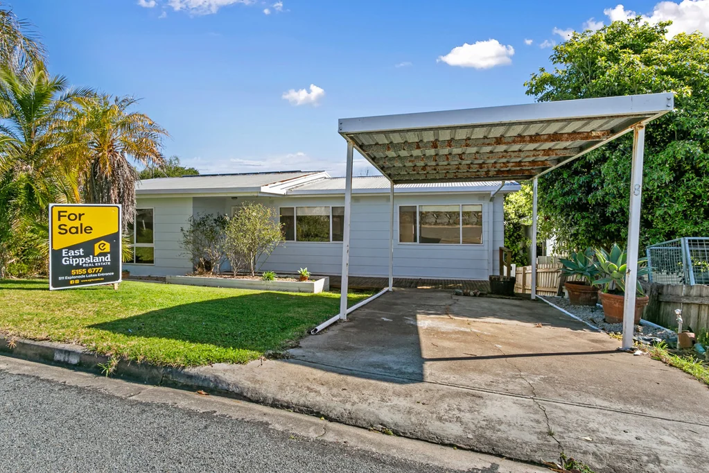Lakes Entrance 3部屋 Family home with a pool - Prime Location