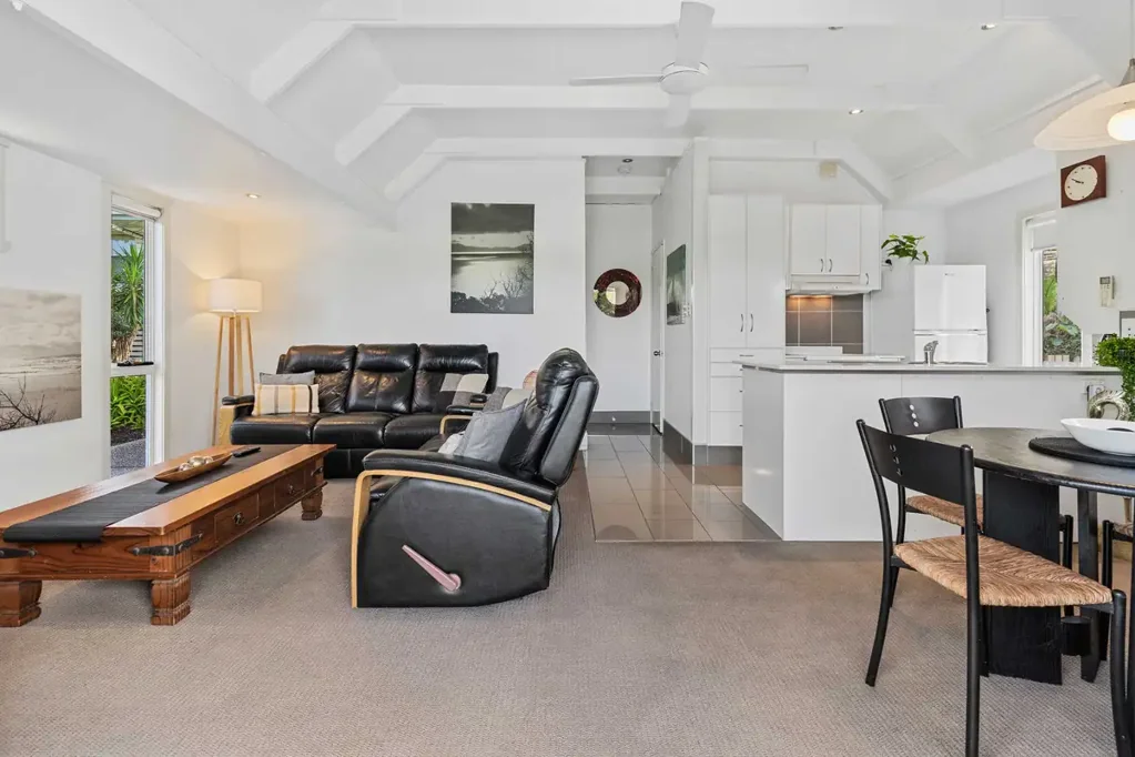 Furnished Cottage Close To The Beach!
