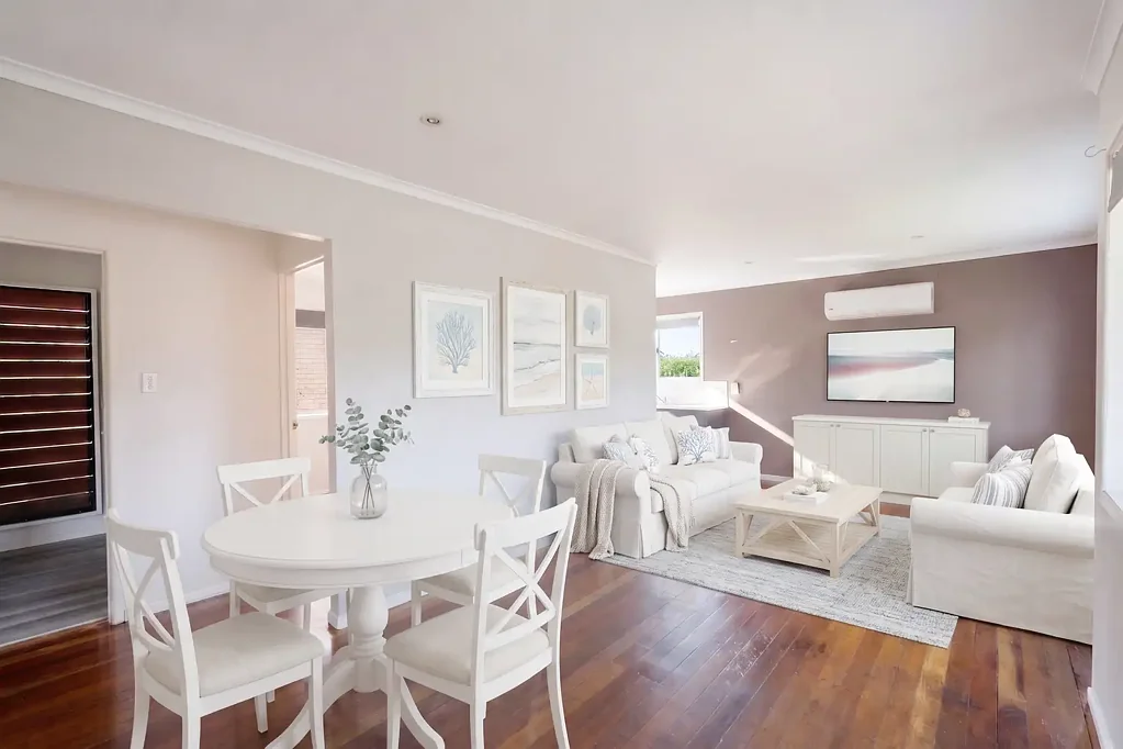 Woody Point 3房 坚实起步，潜力无限！ Great Bones on a Corner Block - Urgent Sale Required1