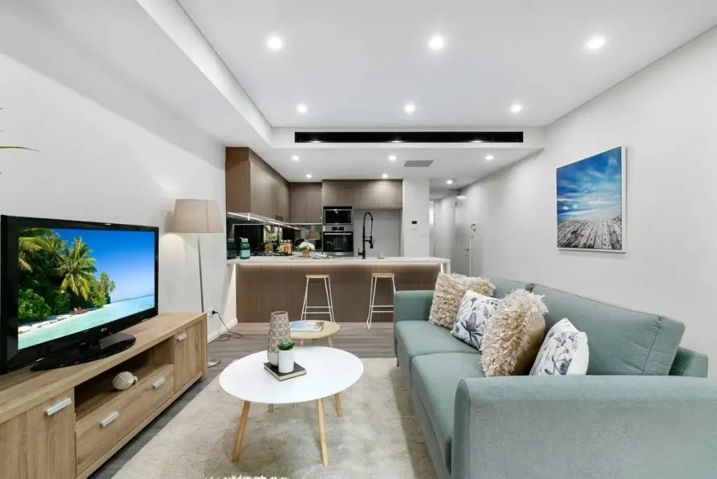 Modern 1 Bedroom Apartment with Courtyard