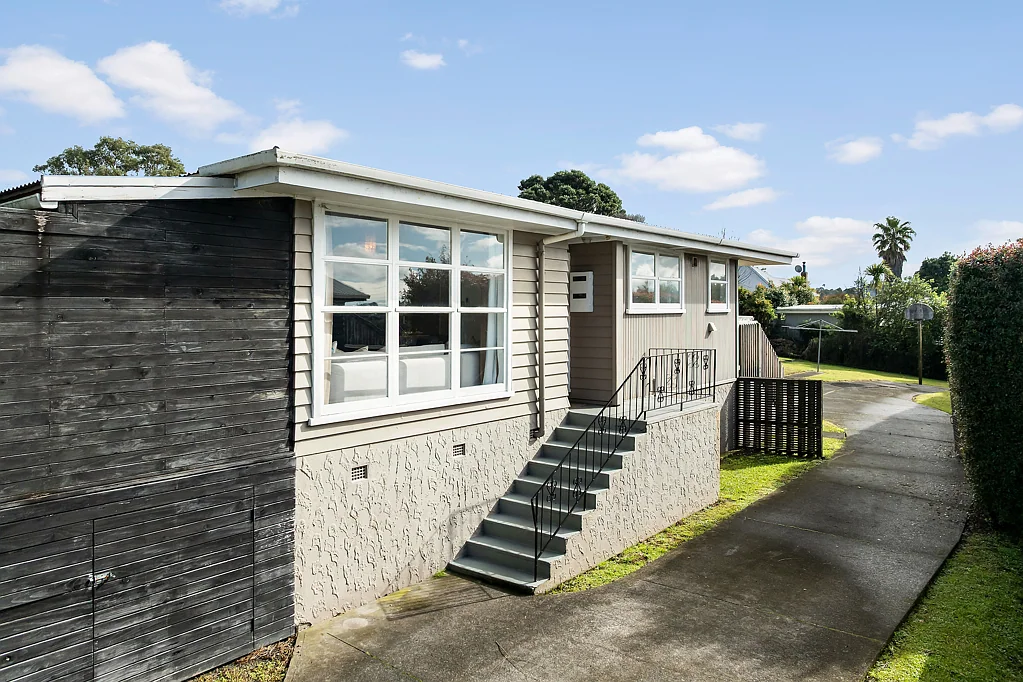 53 Cliff View Drive, Green Bay, Waitakere City, Auckland